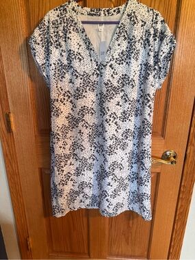 GAP Black Floral Print White V-Neck Shift Dress